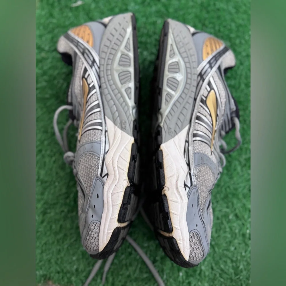 Brooks Men’s‎ Gray and Gold Athletic Shoes Size 12